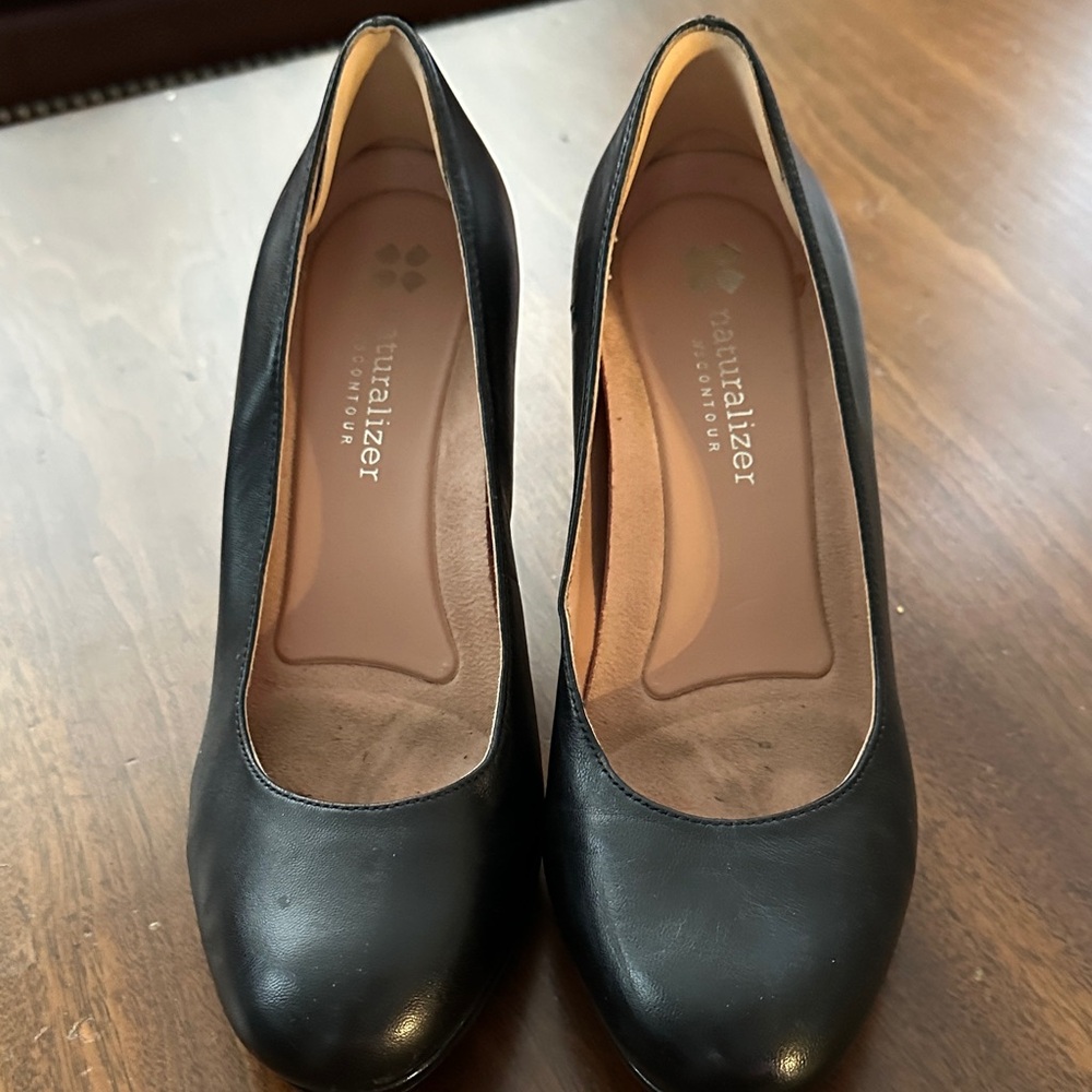 Naturalizer Black Women's Classic Leather Pumps